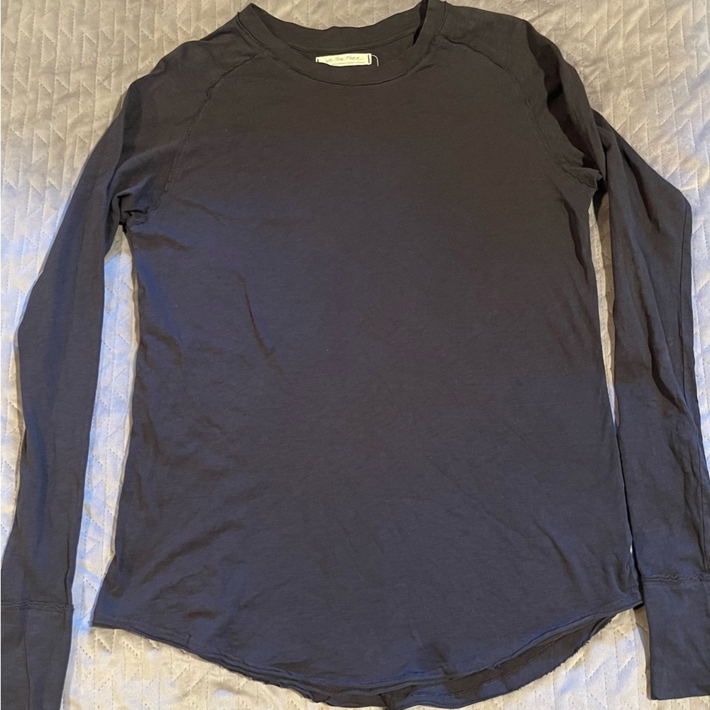 We the free l/s‎ t shirt women’s size small black pre-owned condition